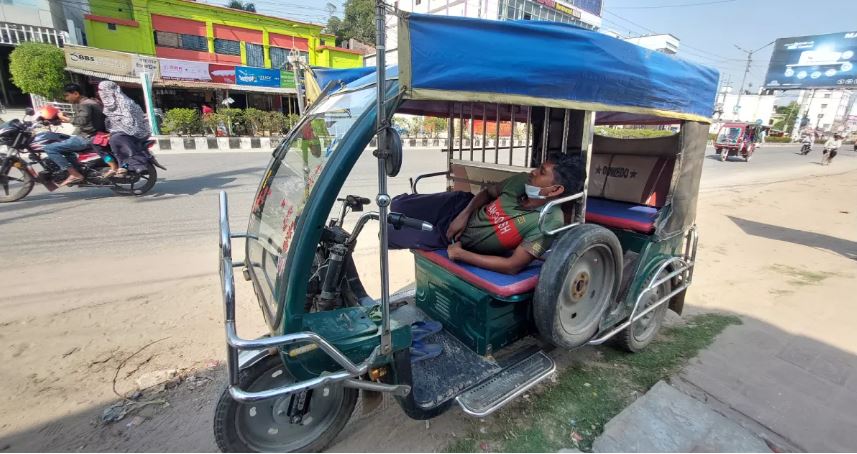 Chuadanga in a hot state: Temperature hits 38°C amid heatwave