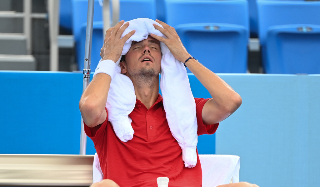 Medvedev fumes as players wilt in Tokyo heat