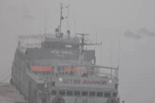 Dense summer fog on Padma, ferry suspended for hours