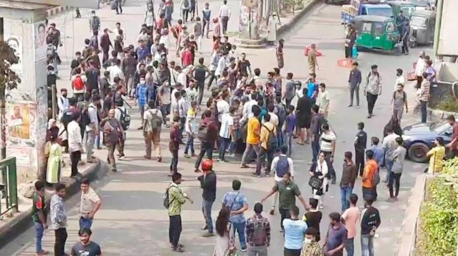 Cops lobbed teargas as students of DC, DCC, IC involved in clash