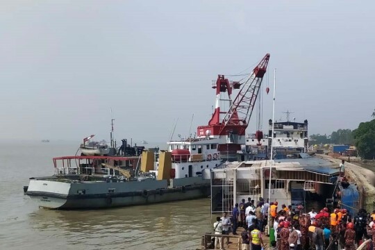 Hired private company starts salvaging sunken ferry today