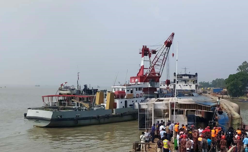 Hired private company starts salvaging sunken ferry today