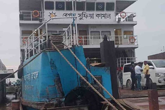 Two ferries collide in Padma; 1 dead