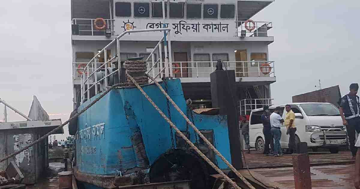 Two ferries collide in Padma; 1 dead