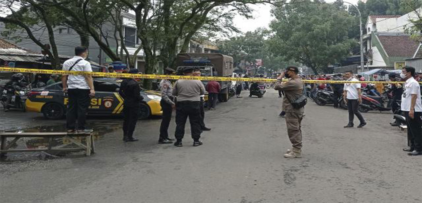 Indonesia police station kills 2 in suspected suicide attack