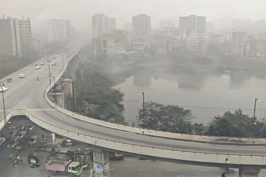 Light to moderate fog across country, weather may remain dry