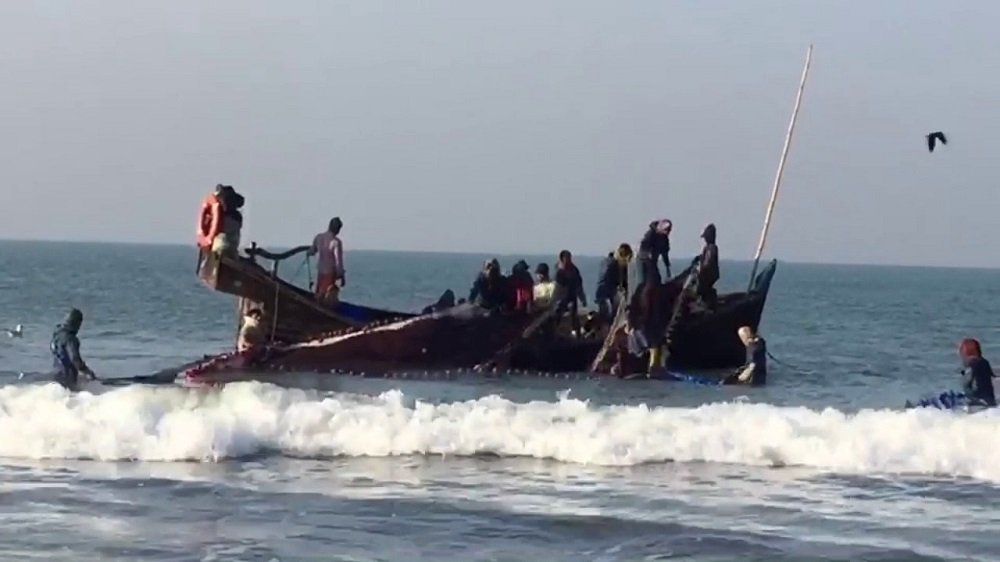 2 Bangladeshi fishermen drowned, 17 stranded at India’s Kakdwip