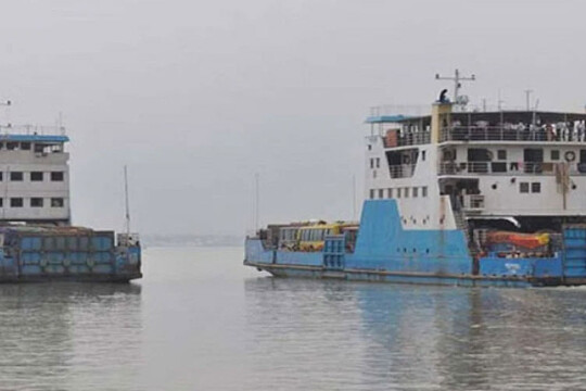 Ferry services on Daulatdia-Paturia route resume after 6 hours