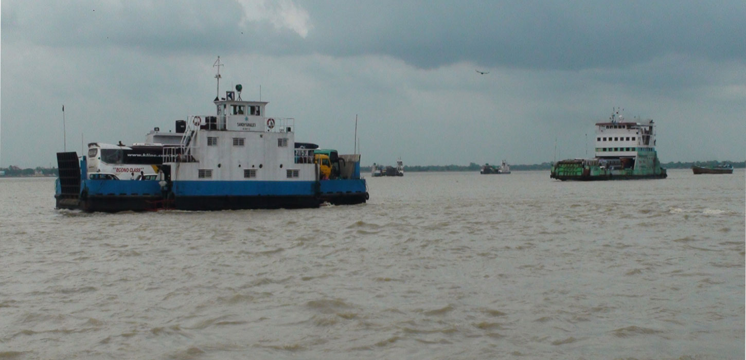 Ferry services on Daulatdia-Paturia resume after 7 hrs