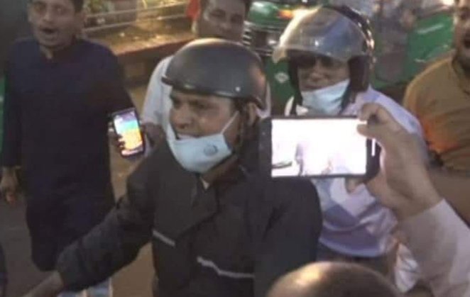 Hasan joins Chattogram rally by motorbike due to traffic jam