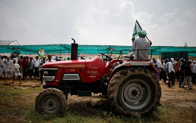 Hundreds of thousands of Indian farmers rally against farm laws