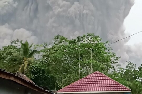 One dead, dozens burned in Indonesia volcano eruption