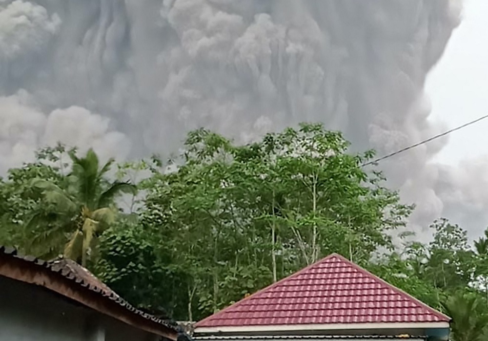 One dead, dozens burned in Indonesia volcano eruption