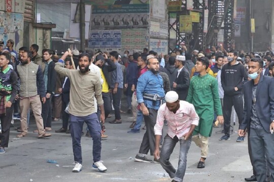 Jamaat activists clash with cops in Mouchak