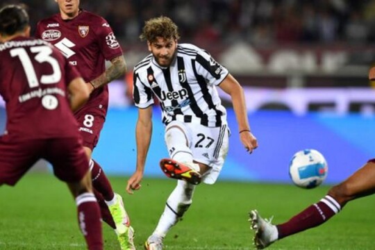 Juventus snatch derby win at Torino