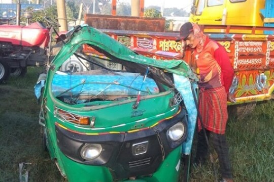 Truck ploughs into CNG-run autorickshaw killing three passengers