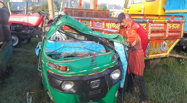 Truck ploughs into CNG-run autorickshaw killing three passengers