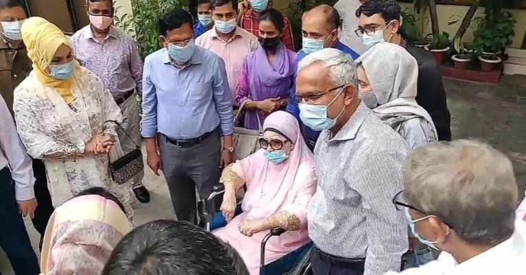 Khaleda Zia returns home from hospital after 5 days