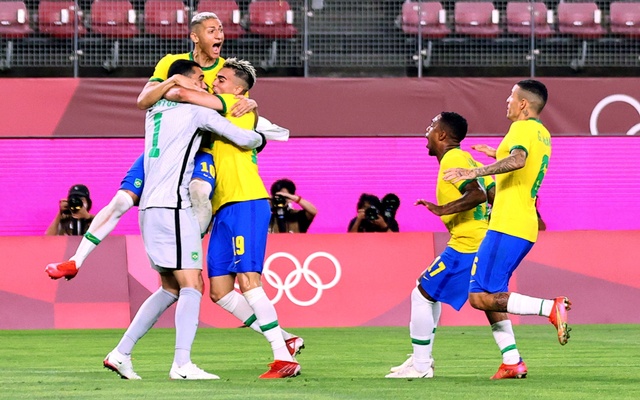 Brazil beat Mexico on penalties to reach final