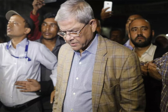 Fakhrul barred from going into BNP’s Nayapaltan office