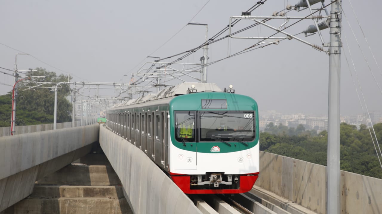 Metro rail completes trial run from Uttara to Agargaon