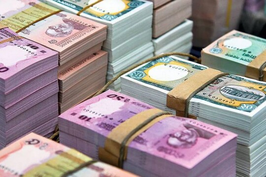 Default bank loans surge to record Tk 1.25 lakh crore