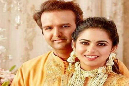 Isha Ambani and her newborn twins receive a grand welcome at Ambani residence