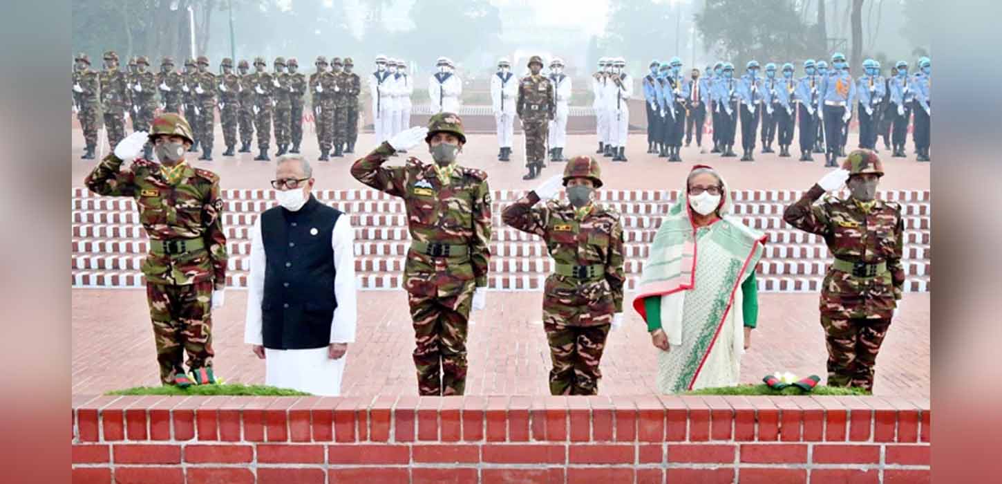 President, PM pay rich tributes to war heroes at Nat'l Memorial in Savar