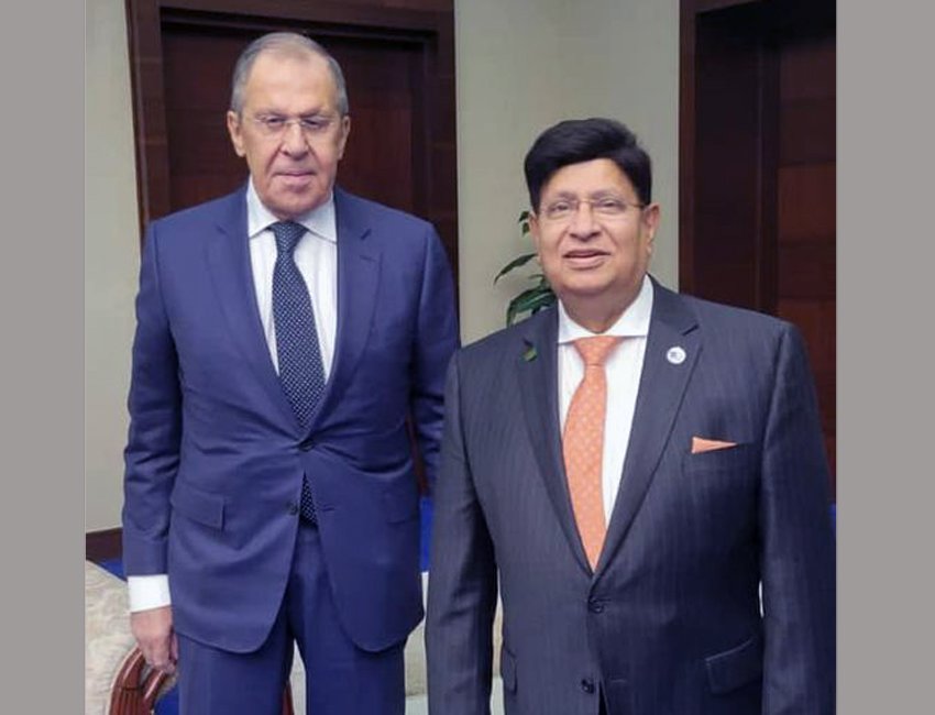 Foreign Minister apprises Russian FM of Rohingya situation