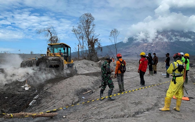 Indonesia bolsters recovery efforts after volcano kills 34