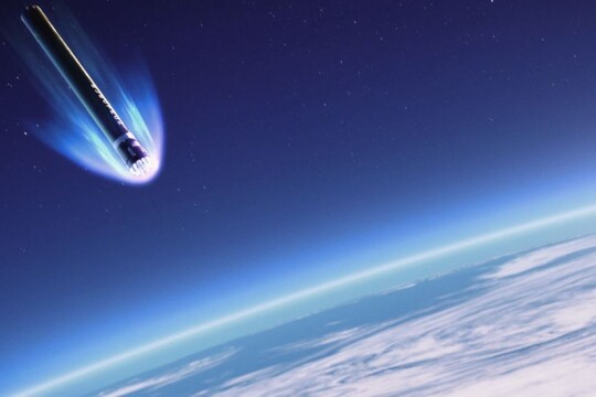 Helicopter catches returning rocket over the Pacific