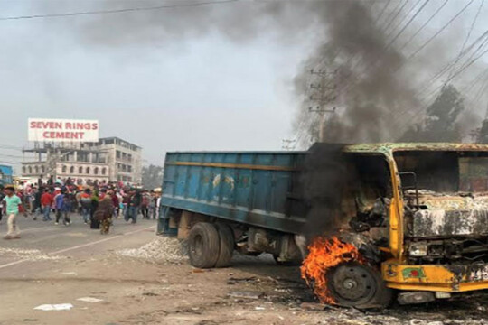 Factory guard killed by truck: Vehicles vandalized, truck torched by RMG workers