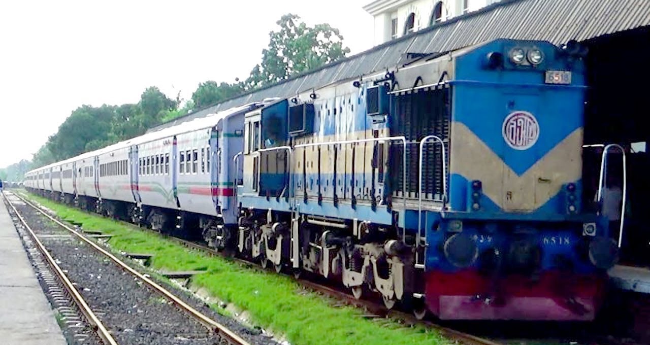 Train in in Khulna sex Bangladeshi School