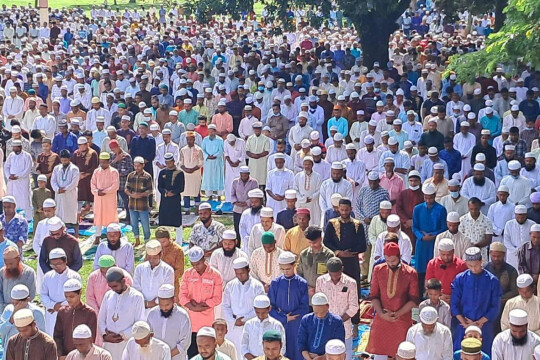 Traditional Sholakia holds largest Eid-ul-Azha prayer