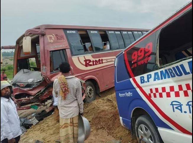 3 siblings killed in bus-ambulance collision in Sirajganj