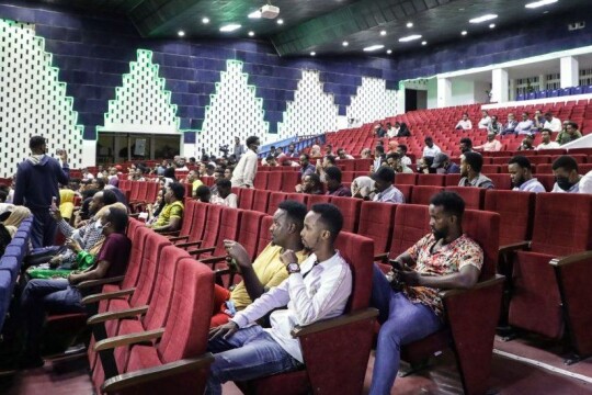 Somalis enjoy first public film screening in 30 years