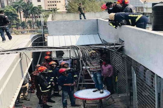 Fire breaks out near Bangabandhu National Stadium