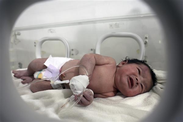 Syria newborn pulled alive from quake rubble