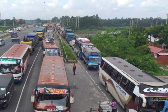 20 km tailback on Dhaka-Tangail-Bangbandhu Bridge highway