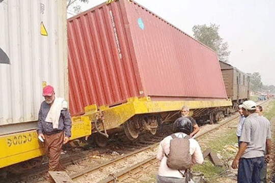 Derailment snaps rail link with capital Dhaka