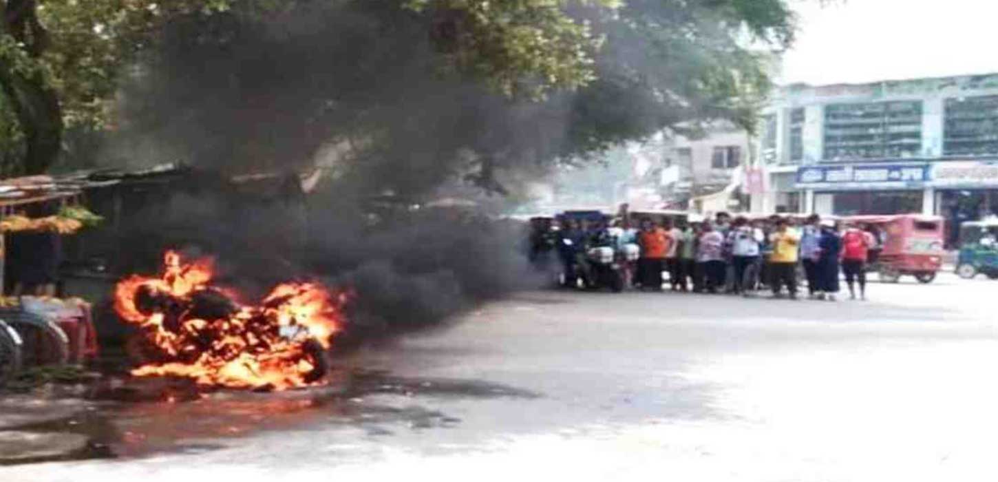 Motorcyclist sets his bike on fire after dispute with cop