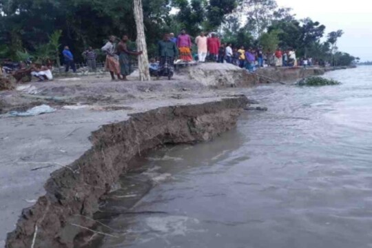 Teesta riverbank erosion renders over 100 families homeless in Kurigram