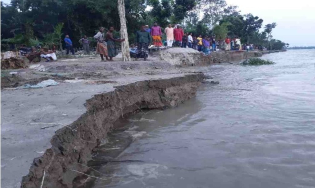 Teesta riverbank erosion renders over 100 families homeless in Kurigram