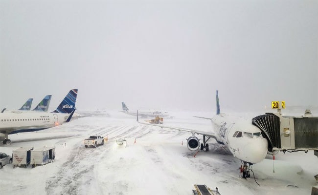 Around 1640 flights canceled in a day due to snowstorm in USA