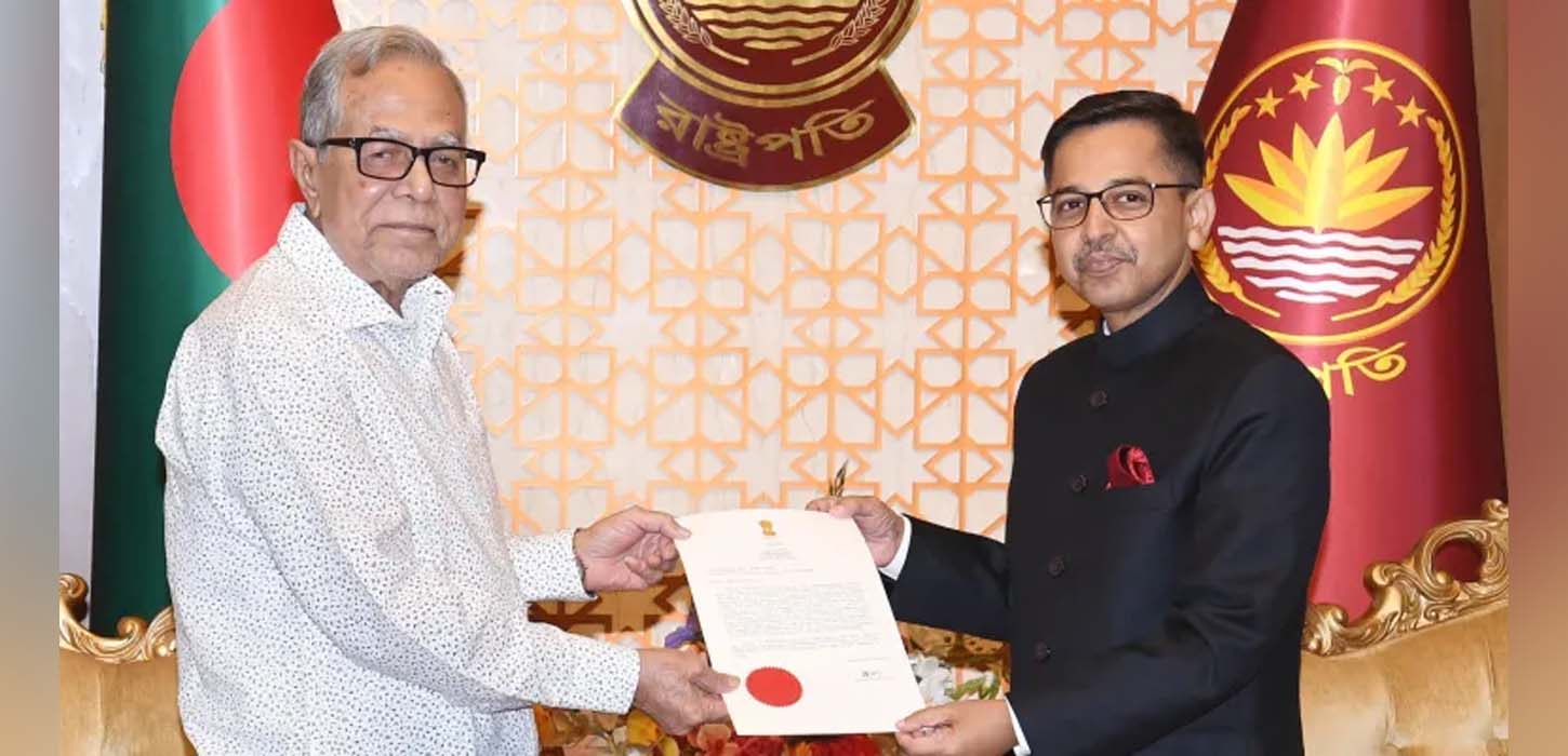 New Indian envoy presents credentials to President Hamid