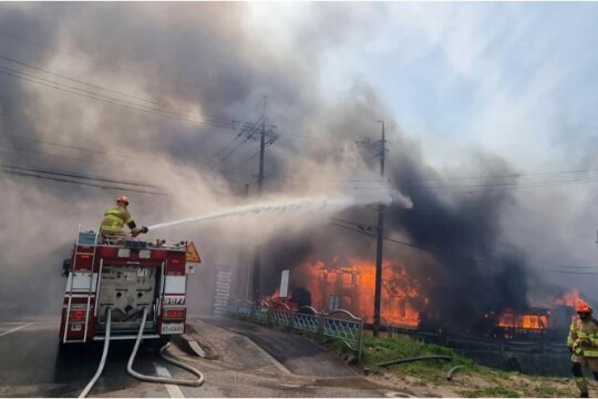 Hundreds flee from wildfire in South Korean seaside city