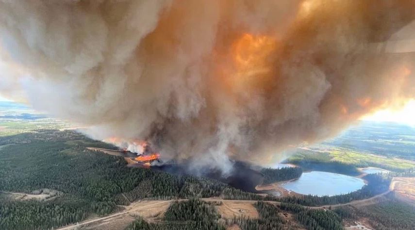 Thousands of people forced to flee due to wildfires in Western Canada